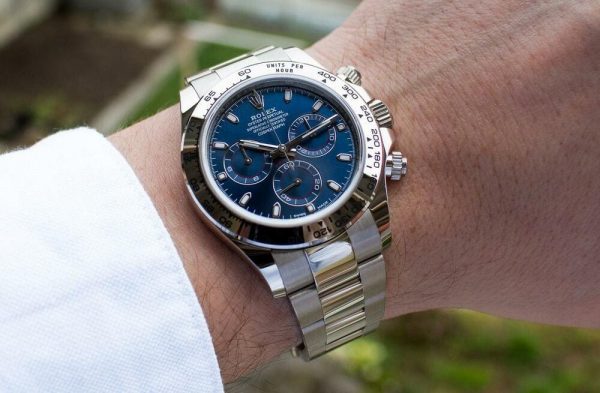 ROLEX PERPETUAL SUPERLATIVE CHRONOMETER OFFICIALLY CERTIFIED COSMOGRAPH DAYTONA WATCH BLUE WITH STAINLESS STEEL SILVER BELT
