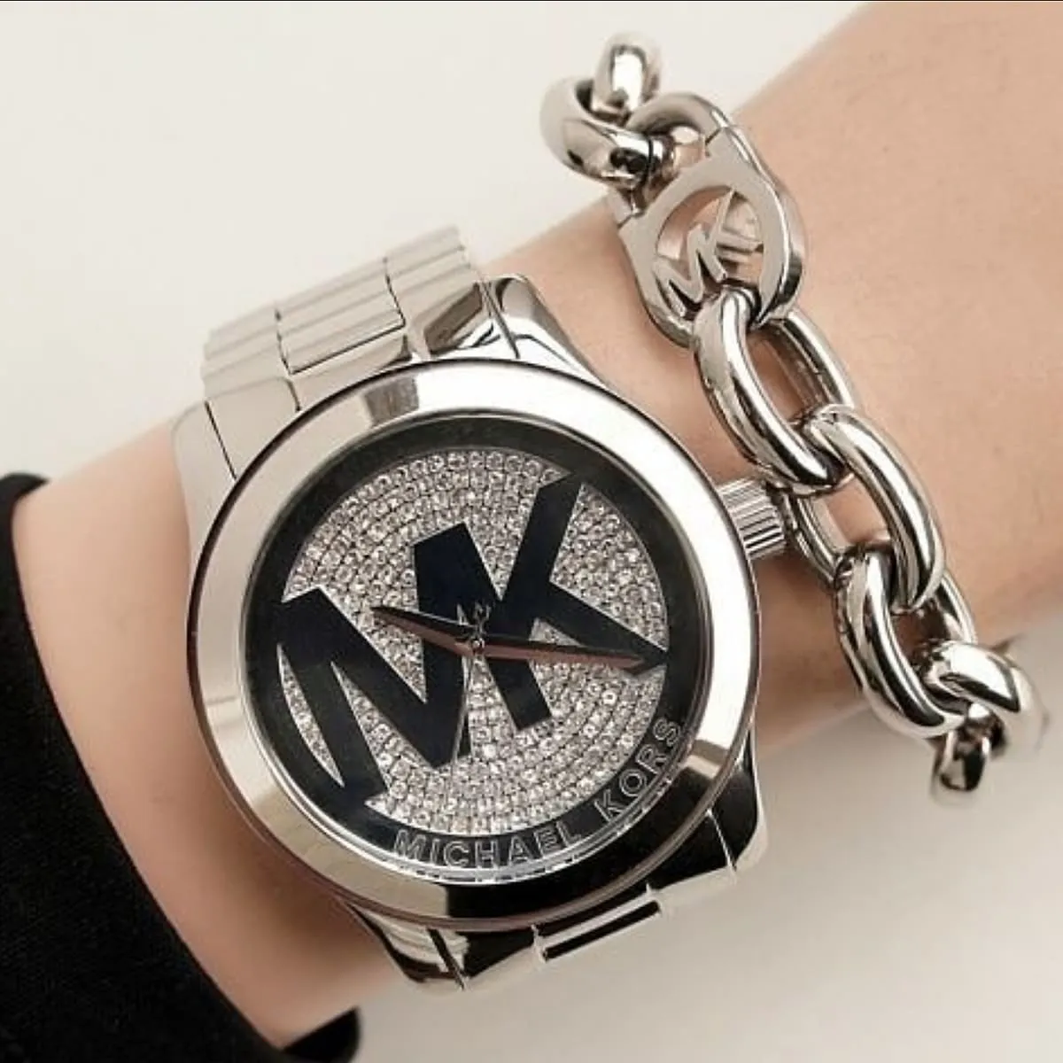 Michael Kors Runway (MK5544), Silver Women's store Watch