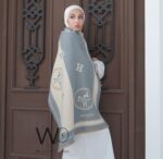 شال سكارف ماركة هيرميس من صوف الكشمير بلون رمادي | واتشز برايم شال سكارف ماركة هيرميس من صوف الكشمير بلون رمادي | واتشز برايم