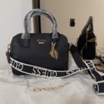 حقيبة كروس بودي سوداء من جيس Guess للنساء | واتشز برايم
