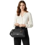 حقيبة يد نسائية سوداء من جيس Guess SA917706 | واتشز برايم