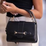 حقيبة يد نسائية سوداء من جيس Guess حقيبة كتف | واتشز برايم