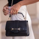 حقيبة يد نسائية سوداء من جيس Guess حقيبة كتف | واتشز برايم