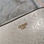 حقيبة بيضاء جيس Guess للنساء H2000029517624 | واتشز برايم