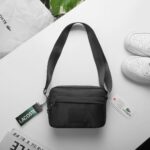 حقيبة كروس بودي سوداء للرجال من Lacoste لاكوست | واتشز برايم
