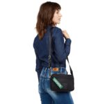 حقيبة كروس بودي سوداء للرجال من Lacoste لاكوست | واتشز برايم
