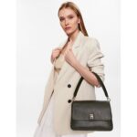 حقيبة يد نسائية سوداء تومي هيلفيغر AW0AW14510 | واتشز برايم