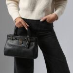 حقيبة كتف نسائية سوداء تومي هيلفيغر Aw0Aw17926 | واتشز برايم