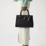 حقيبة كتف نسائية سوداء تومي هيلفيغر Aw0Aw17926 | واتشز برايم