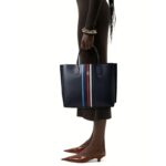 حقيبة كتف نسائية سوداء تومي هيلفيغر Aw0Aw16409 | واتشز برايم