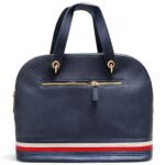 حقيبة كتف نسائية من تومي هيلفيغر لون أزرق داكن | واتشز برايم