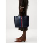 حقيبة كتف نسائية من تومي هيلفيغر Aw0Aw16409 | واتشز برايم