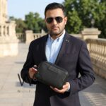 حقيبة يد رجالية جلد أسود تومي هيلفيغر ببوكس هدايا | واتشز برايم