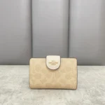 محفظة كوتش COACH سيجنتشر حريمي CW786 | واتشز برايم