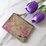 محفظة كروت كوتش COACH حريمي ورود | واتشز برايم