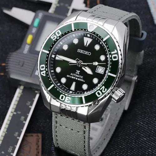 A Complete Comparison of Two Japanese Watch Legends A Complete Comparison of Two Japanese Watch Legends